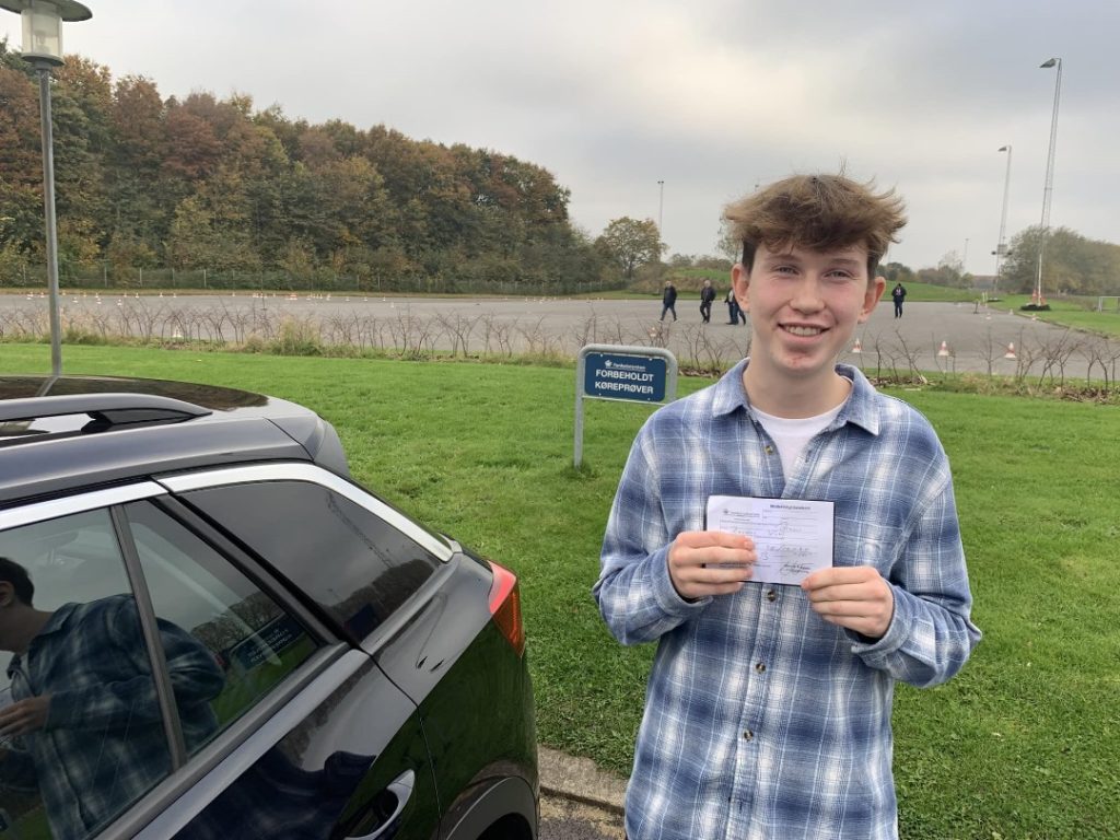 Manual Driving Lessons Brighton