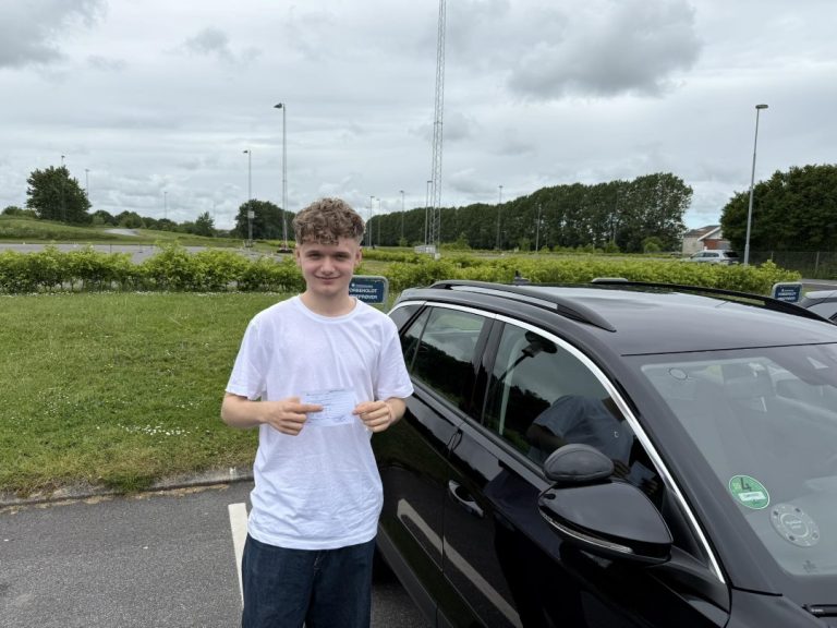 Manual Driving Lessons Brighton